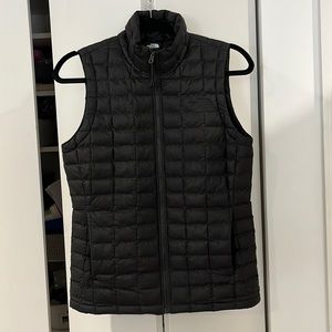 The North Face quilted vest. Black- size small.